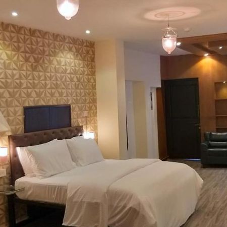 Creek Hotel - パナジ エクステリア 写真