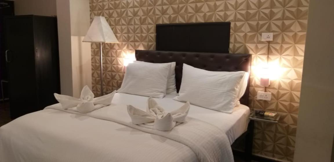 Creek Hotel - パナジ エクステリア 写真